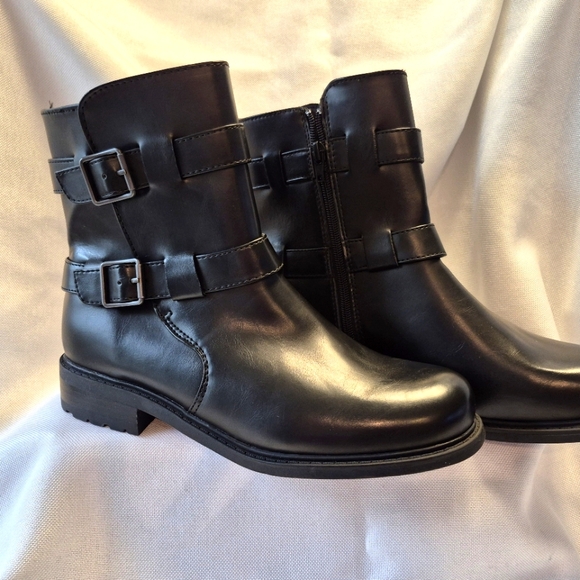 BOC By BORN Women's CAMILE Flat Heel Ankle Boots Black Size 10m - Picture 1 of 5